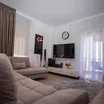 Διαμέρισμα Apartment *