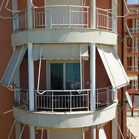 Apartment Διαμέρισμα Golem (Tirana)